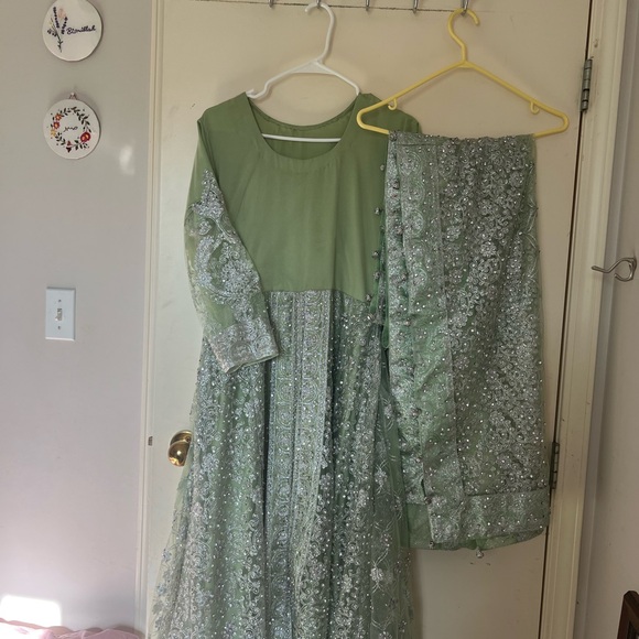 Light green dress for wedding and party wear - Picture 3 of 7
